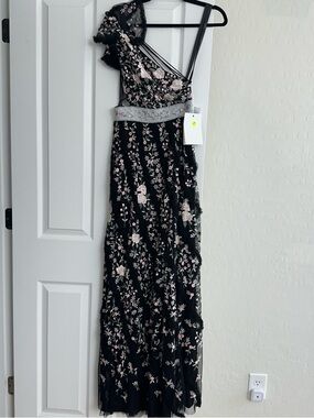 NWT Mac Duggal 3D Floral Appliqué Gown | Size 4 🏛️🌸 Free Shipping!📦